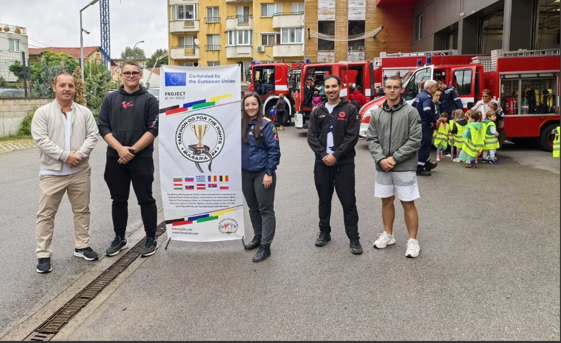 „Taekwondo For The Rights” ни показва примери на млади жени, избрали професията на полицай и пожарникар