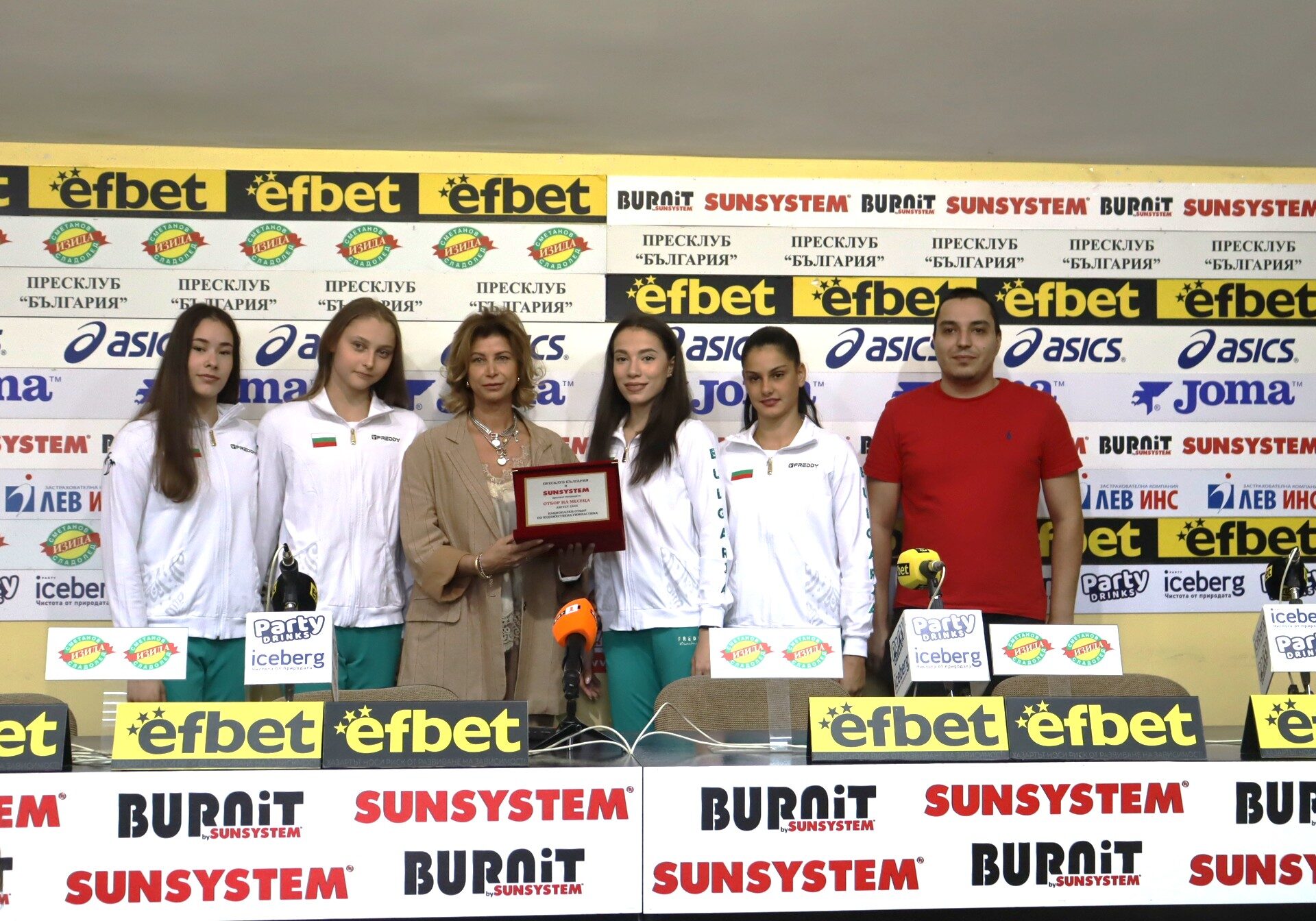 Грациите с поредна награда за отбор на месеца, подготвят съчетанията за новия сезон