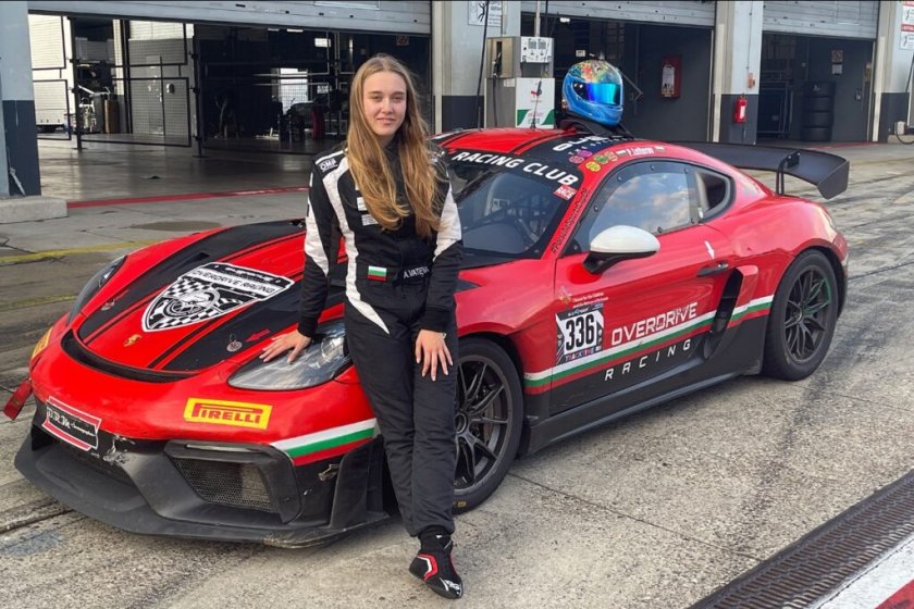 ЧЕТВЪРТЪК,30.10.25, 12.30-АВТОМОБИЛИЗЪМ-АЛЕКСАНДРА ВЪТЕВА-ПЪРВАТА ЖЕНА В ШАМПИОНАТИТЕ „ПОРШЕ КАРЕРА КЪП“