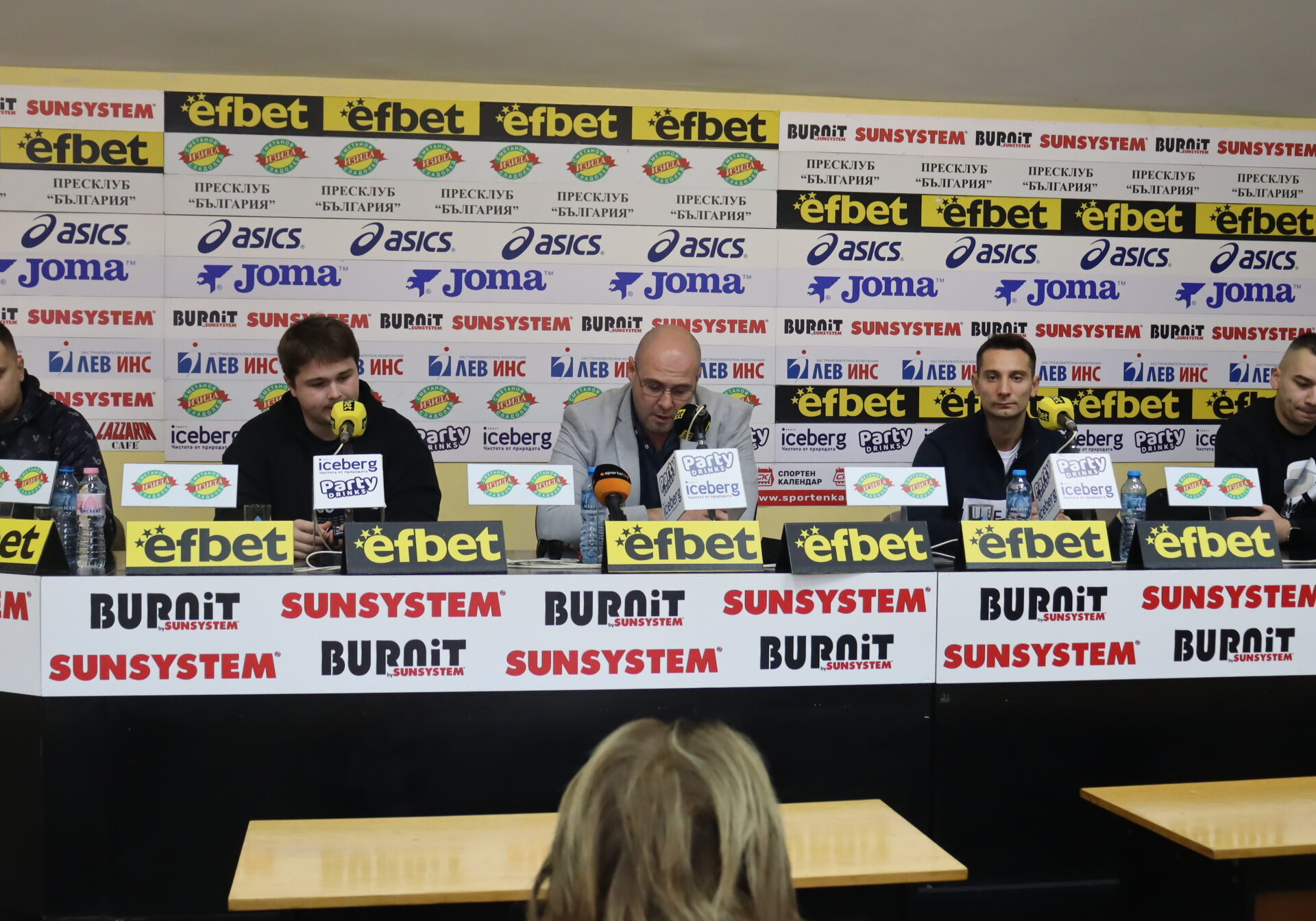 НСА ще напусне първенството по хокей на лед в четвъртък, ако федерацията не вземе адекватни решения след инцидента с Мартин Николов