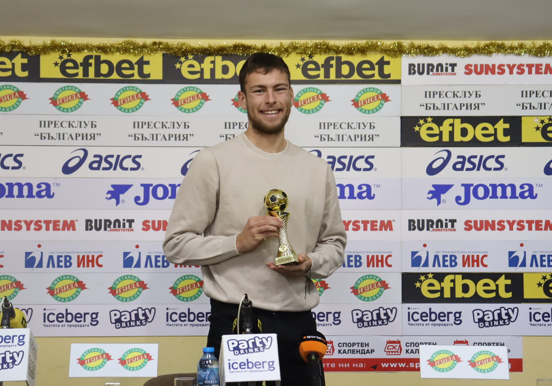 Футболистът на 18-и кръг Мартин Георгиев: „На Славия й приляга Купата и медали!“