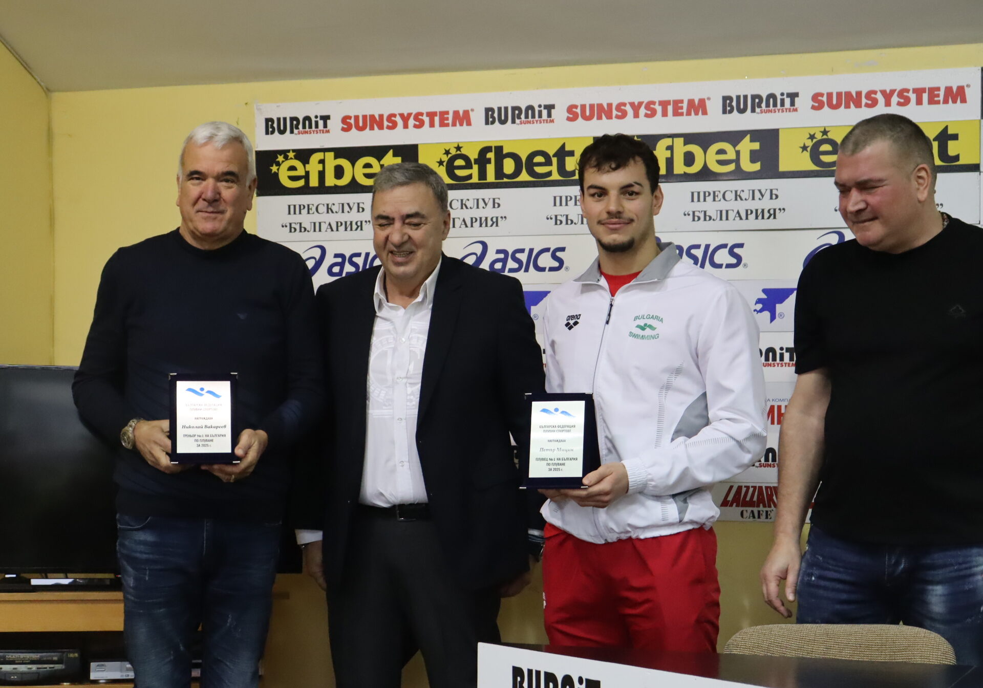 Петър Мицин и Николай Вакареев са Плувец и Треньор №1 за 2025 година