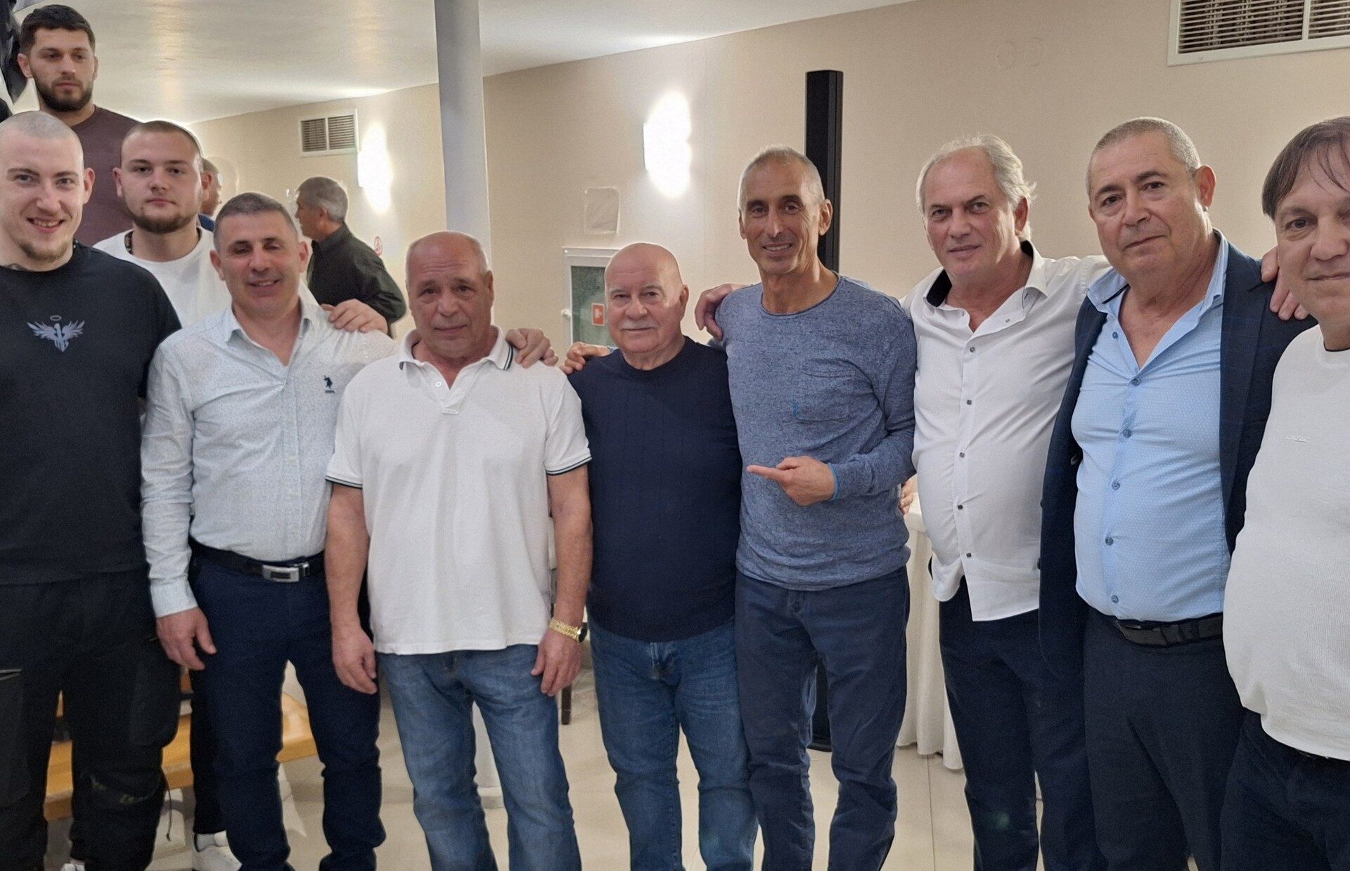 ПОНЕДЕЛНИК,2.3.26 11.30-ВДИГАНЕ НА ТЕЖЕСТИ-БЛОКАДА НА ФЕДЕРАЦИЯТА, ЛИПСА НА ДОКУМЕНТИ, ПРОТЕСТ