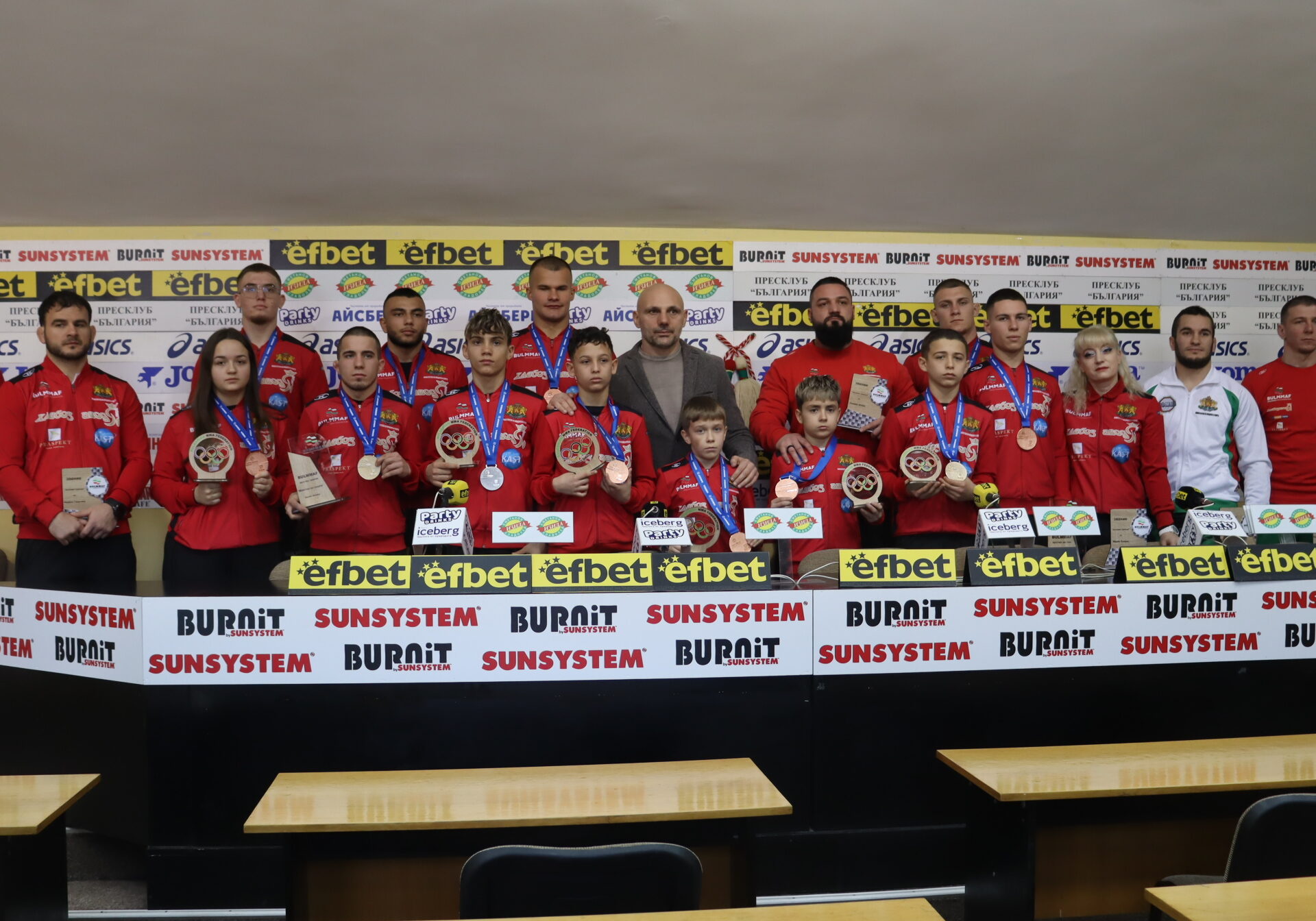 С 13 медала на Европейското първенство за всички възрасти надминахме държави-колоси в ММА